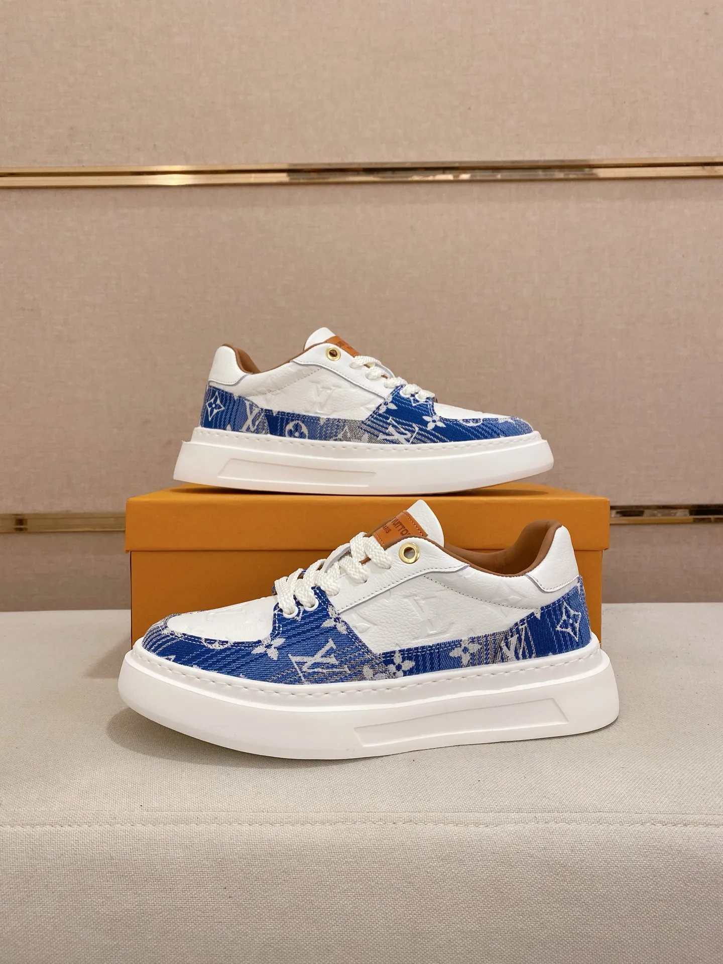 Factory price: 480💰🎉🎉LV~Louis Vuitton trendy men's shoes, new shipments, latest matching, same style as the official website, super high quality, best-selling season [strong][strong][strong]Selected first-layer cowhide, comfortable cowhide lining, original last, comfortable on the feet, wear-resistant rubber outsole, size: 38-44.